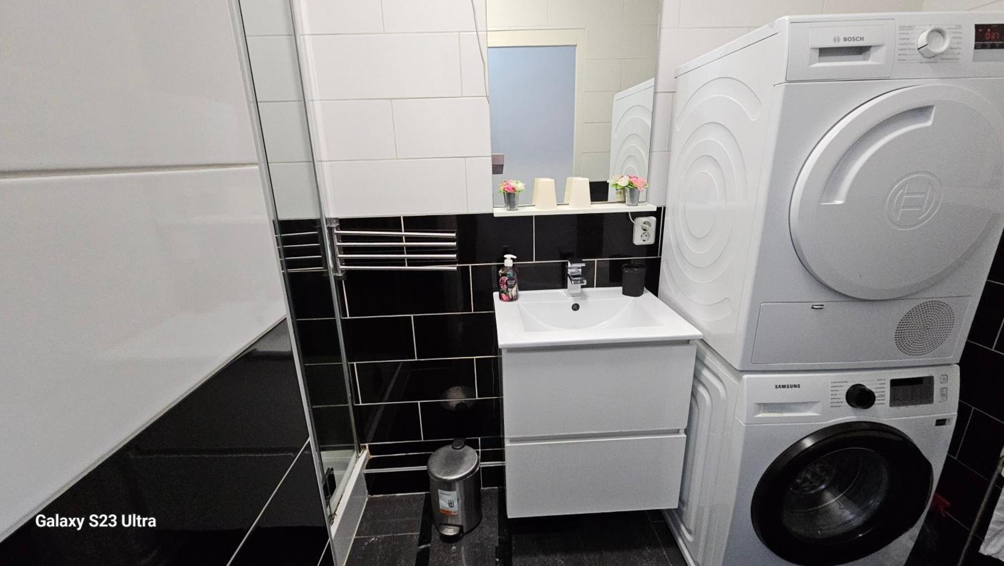 Sewdien'S Apartment Maashaven Ротердам Екстериор снимка